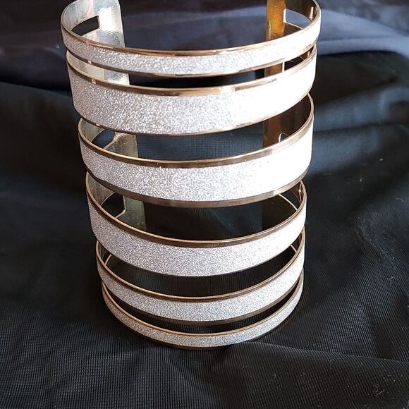 GOLD SILVER WIDE GEOMETRIC CUFF BRACELET/EARRING SET - Picture 9 of 12